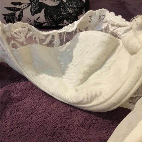 Vintage Victoria Secret White Lacy Demi Bra - Picture 12 of 14
